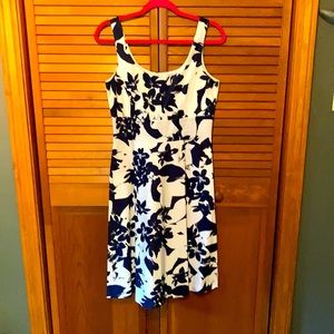Donna Ricco white/blue floral dress sz 10. Scoop neck, zipper back, fully lined.
